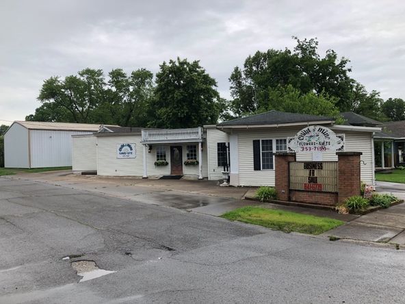 819 S Main St, Harrisburg, IL 62946